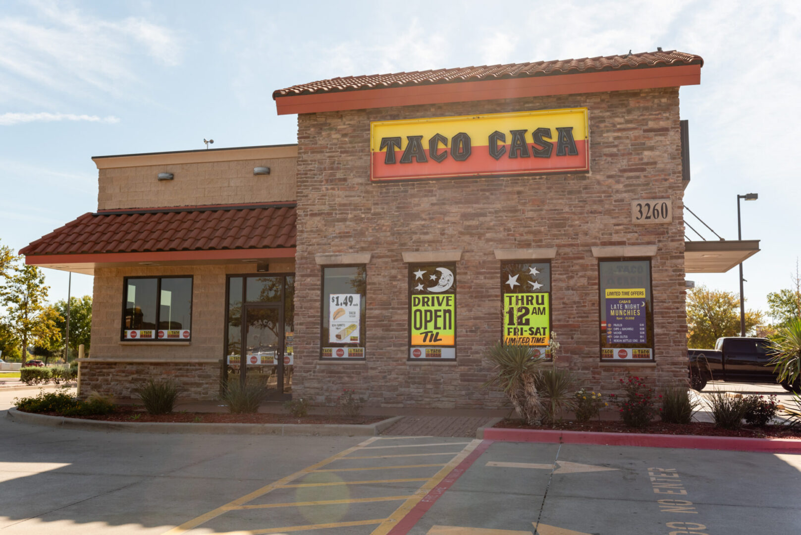 A taco cash restaurant with the sign for 1 5 cents.